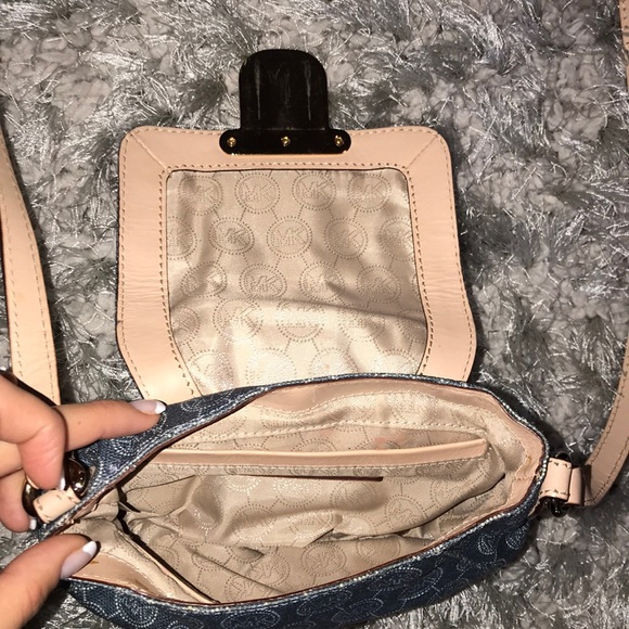 Beautiful Michael Kors crossbody - Picture 4 of 6